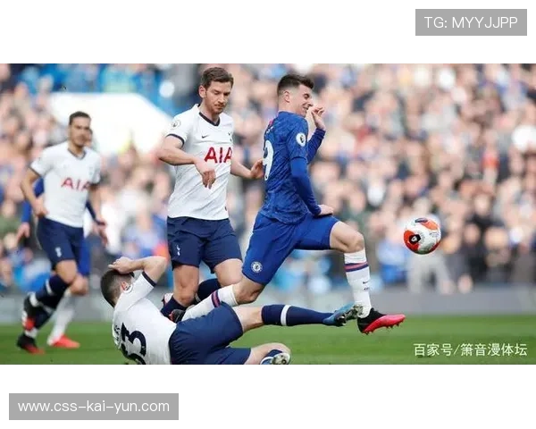 切尔西靠边路衔接频频突入对方禁区,配合更流畅